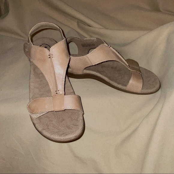 HOST PICK. TAOS Italian leather sandals - Picture 2 of 10